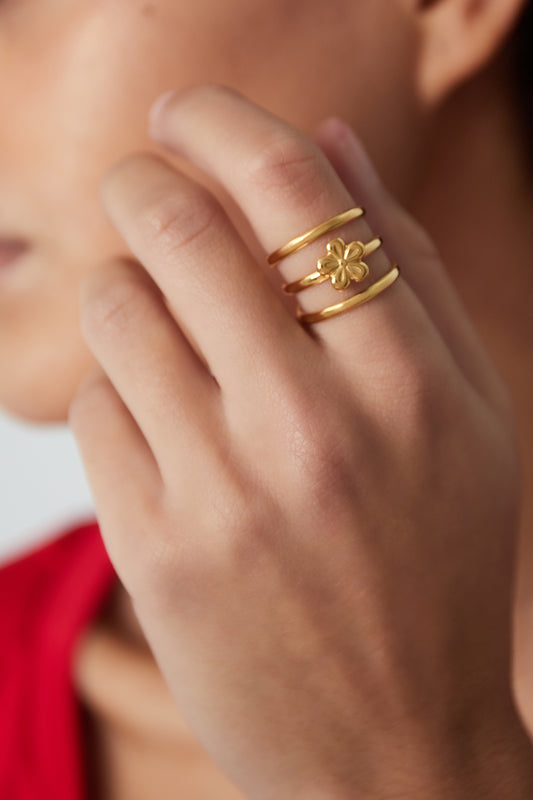 Drievoudige band bloemenring