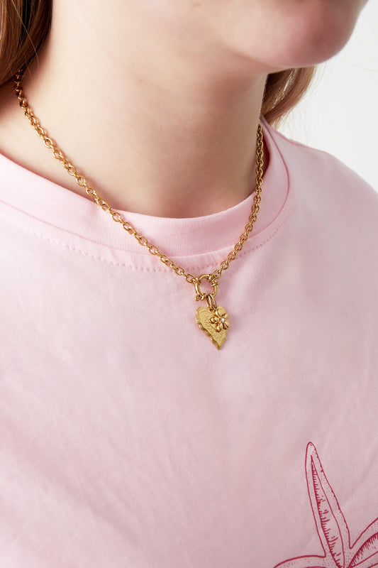 Ketting met hartbedel en roze accenten