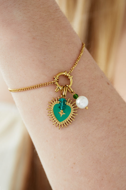 Gouden bedelarmband met stralend groen hart