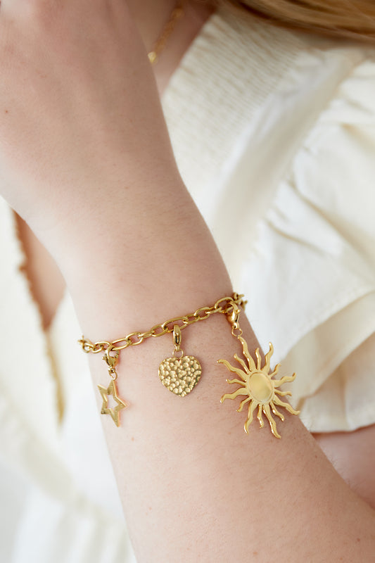 Gouden zon bedelarmband met stralende hangers