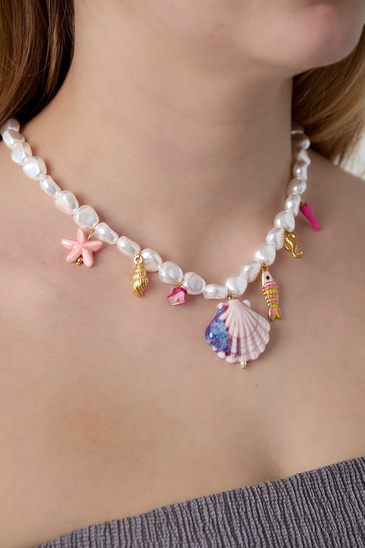 Parelketting met kleurrijke bedels