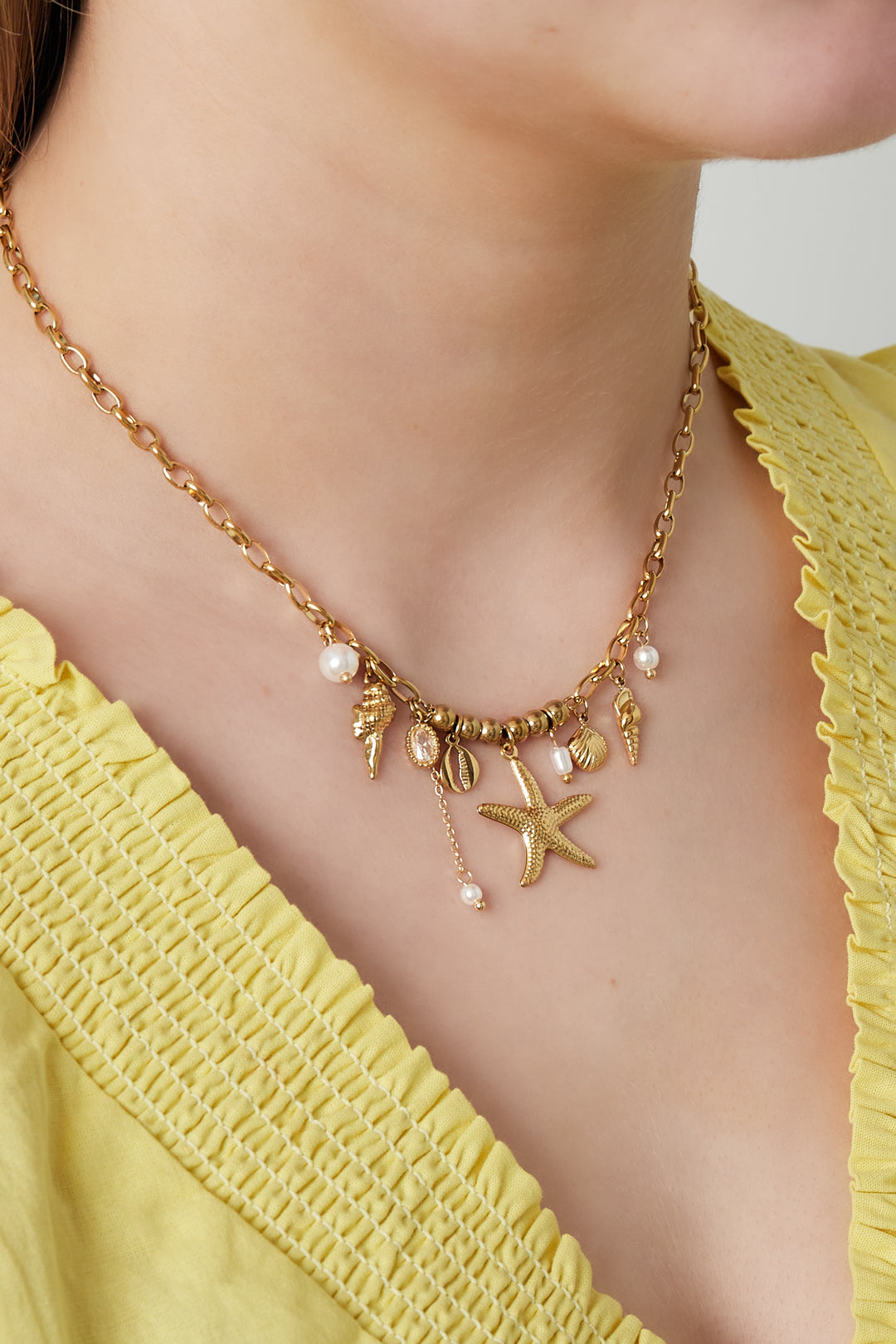 Ketting met bedels en parels