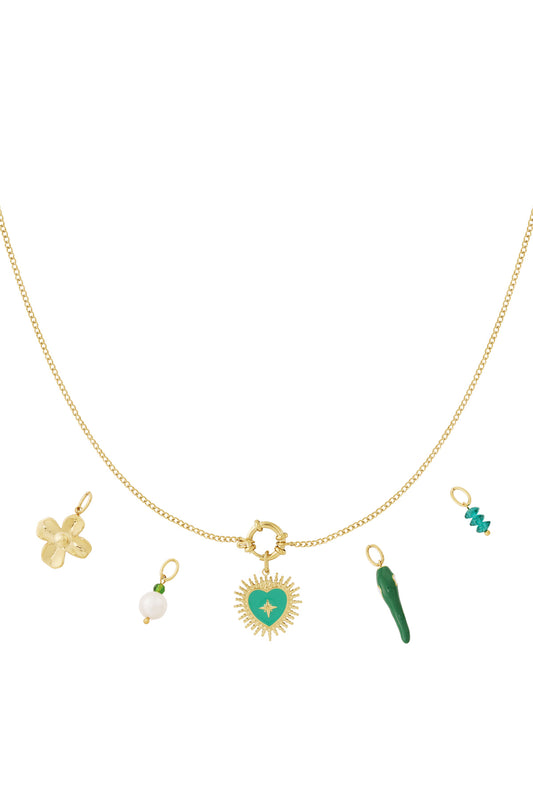 Ketting met groene bedels en hartje