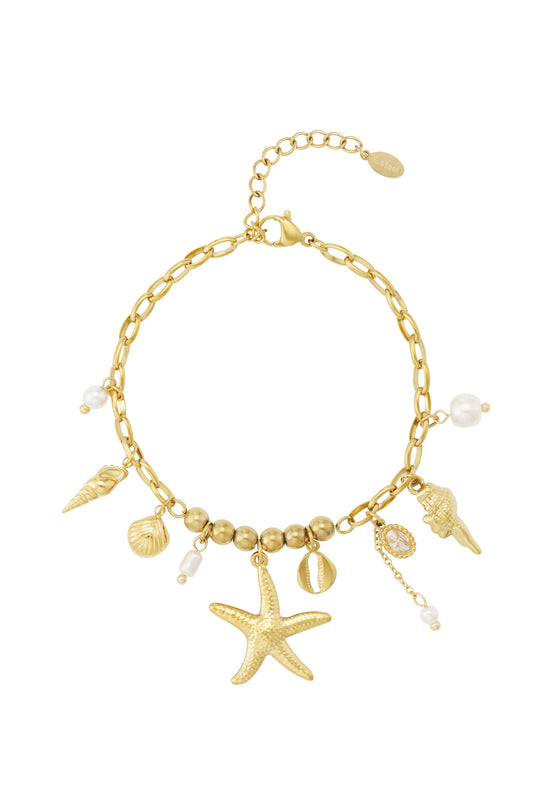 Gouden strandarmband met parels en schelpen
