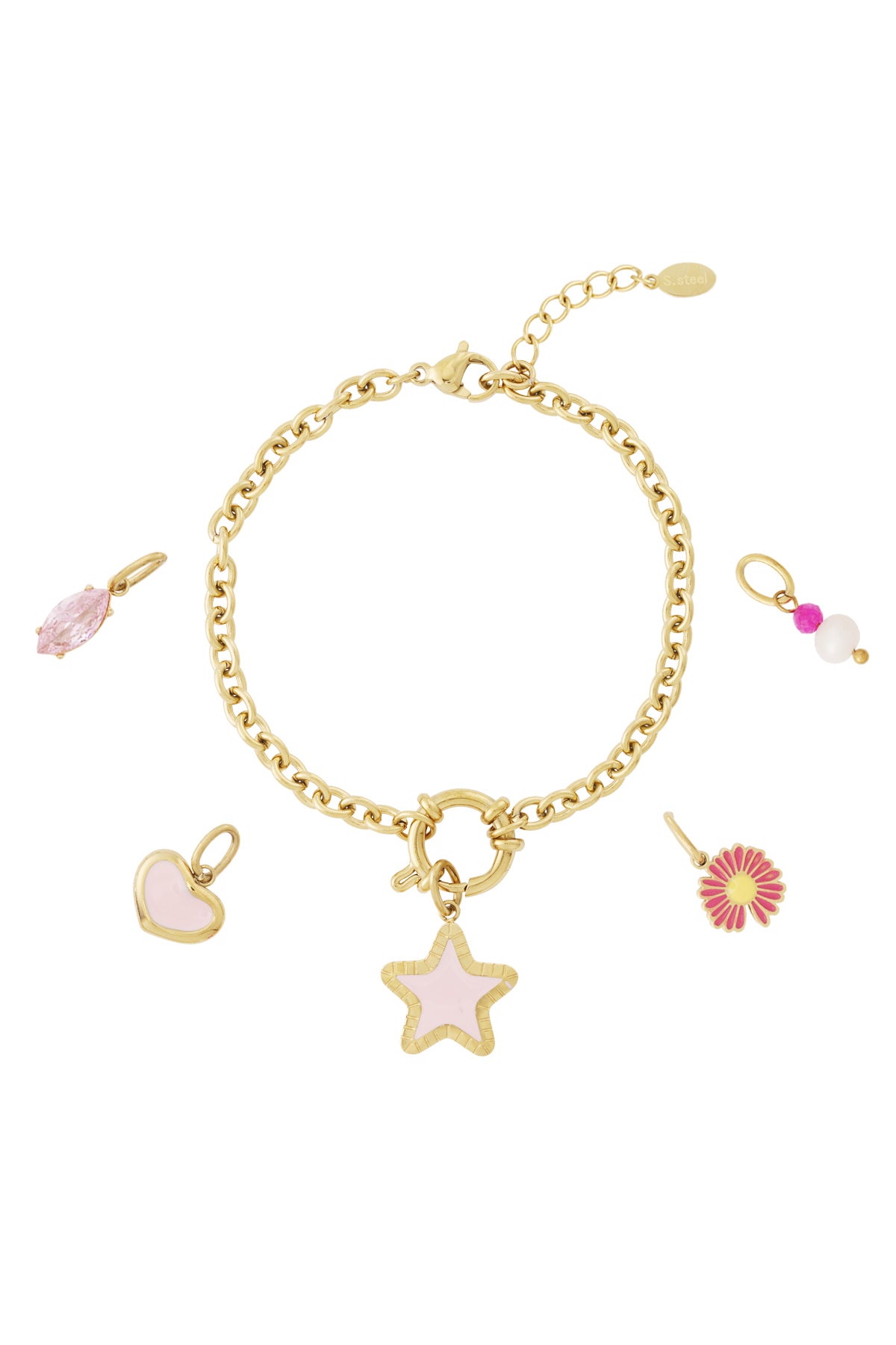 Mooi roze armbandje met speelse bedeltjes