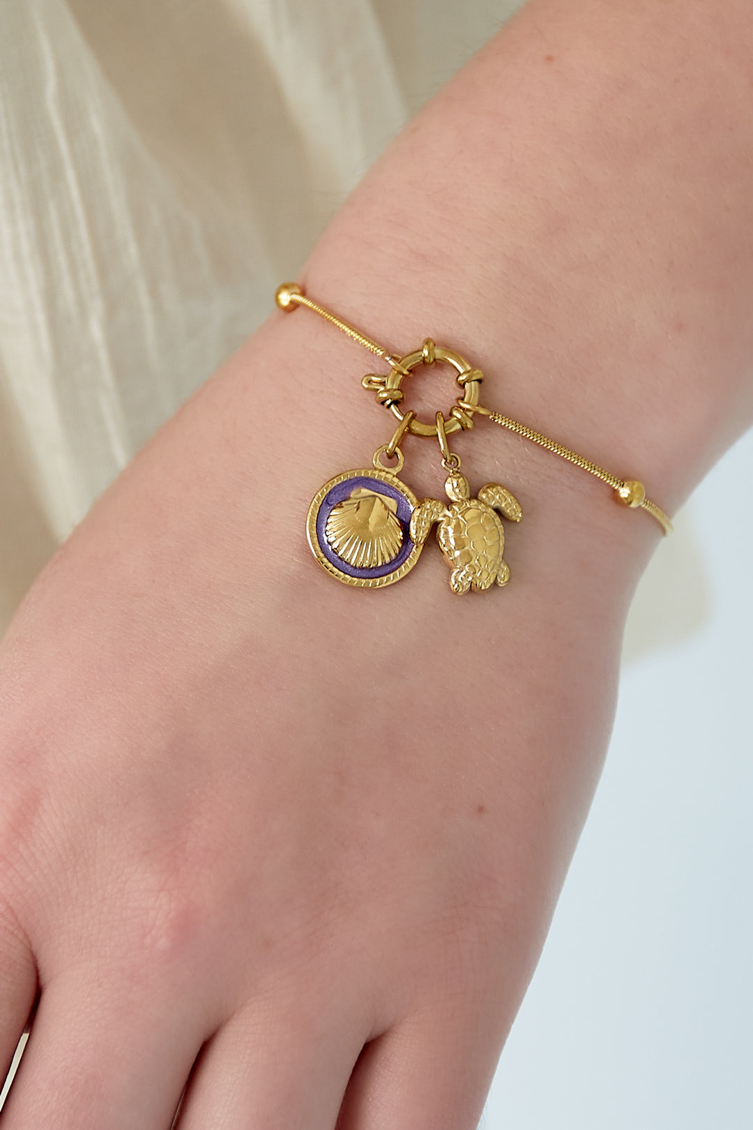 Gouden zeeschildpadarmband met verwisselbare bedels