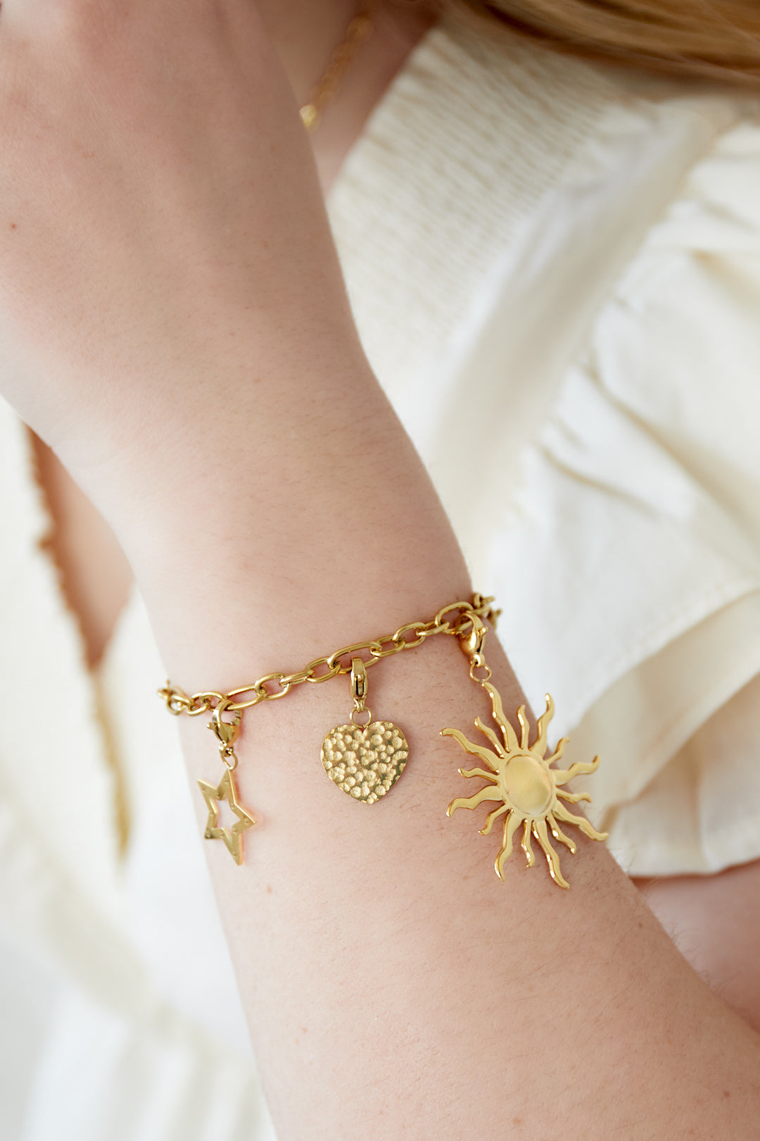 Gouden zon bedelarmband met stralende hangers